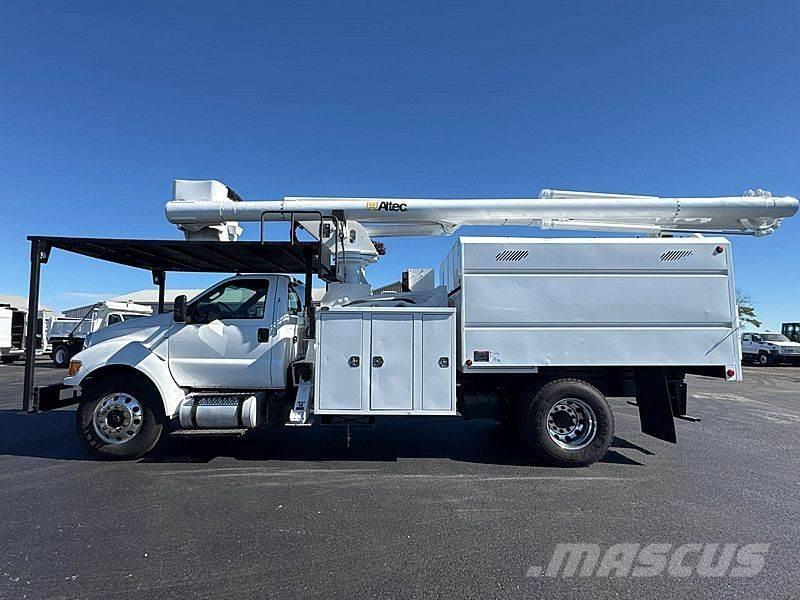 Ford F-750 Truck mounted platforms