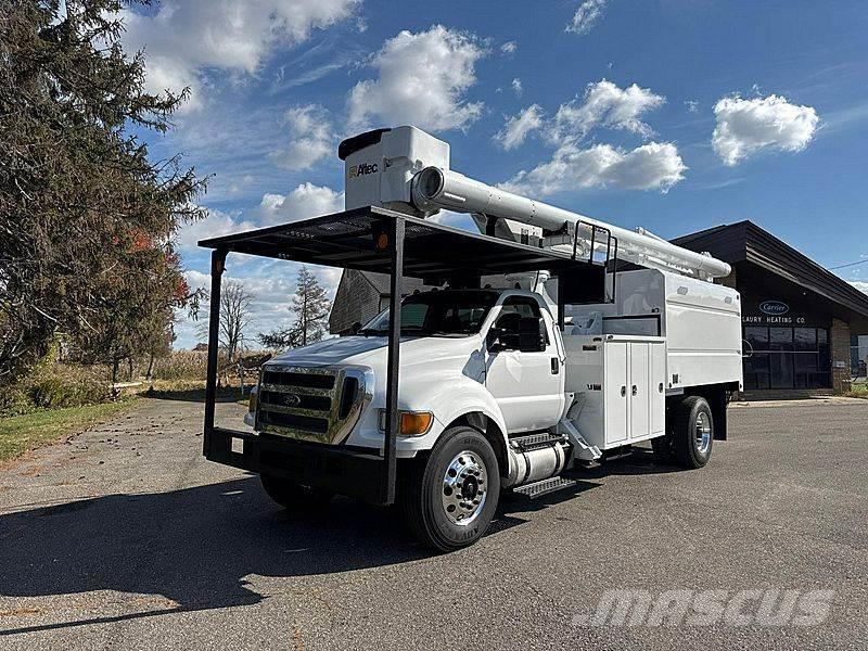 Ford F-750 Truck mounted platforms