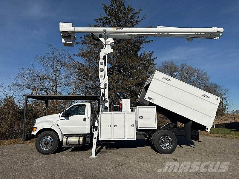 Ford F-750 Truck mounted platforms