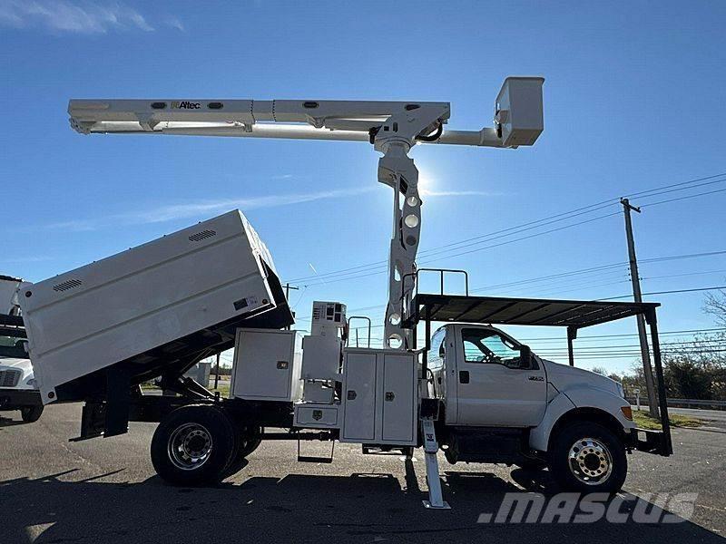 Ford F-750 Truck mounted platforms