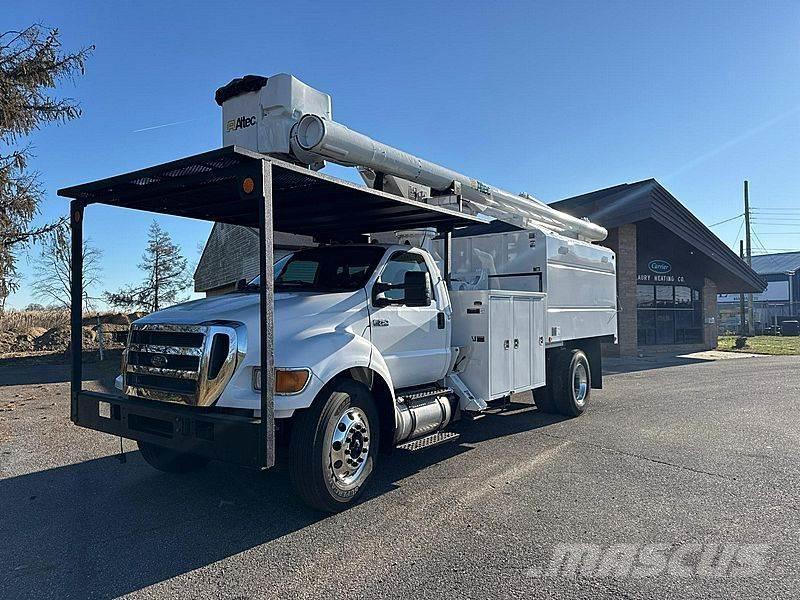 Ford F-750 Truck mounted platforms