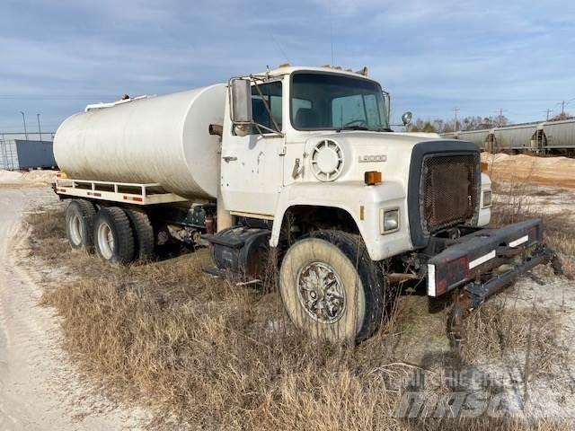Ford L9000 Tanker trucks