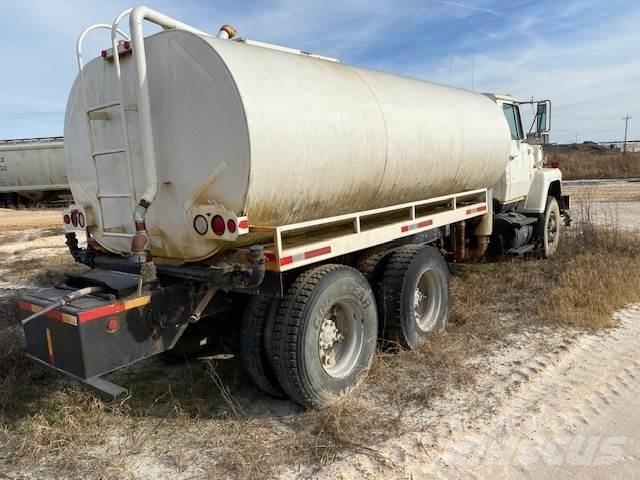 Ford L9000 Tanker trucks