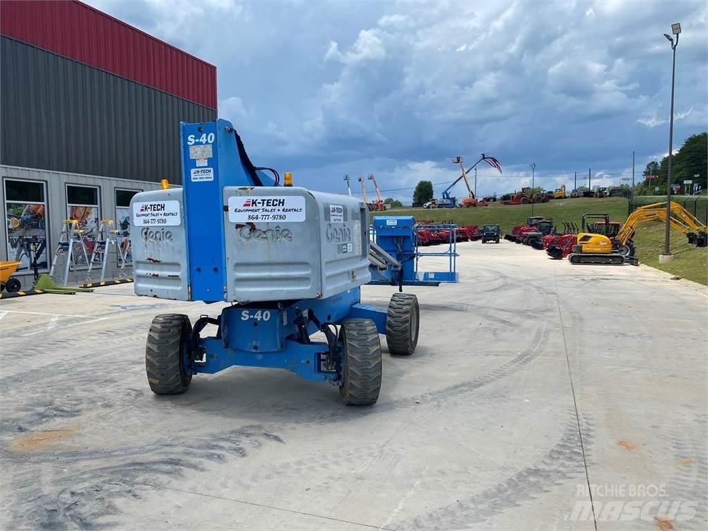 Genie S-40 Telescopic boom lifts