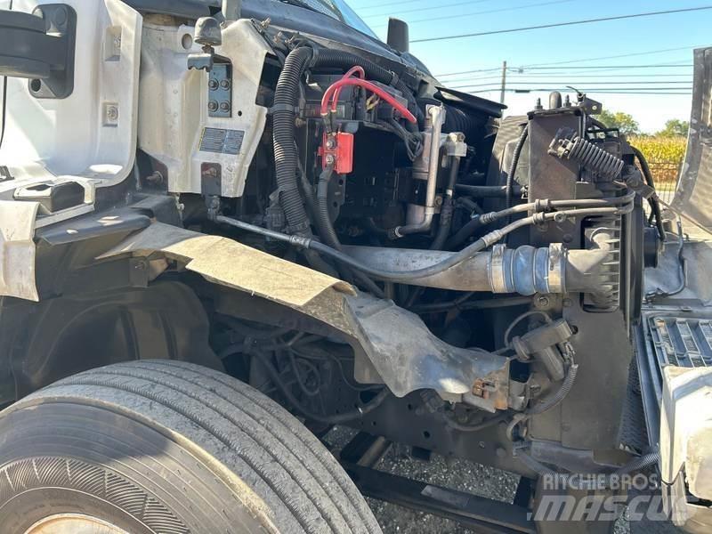 GMC C7500 Truck mounted platforms