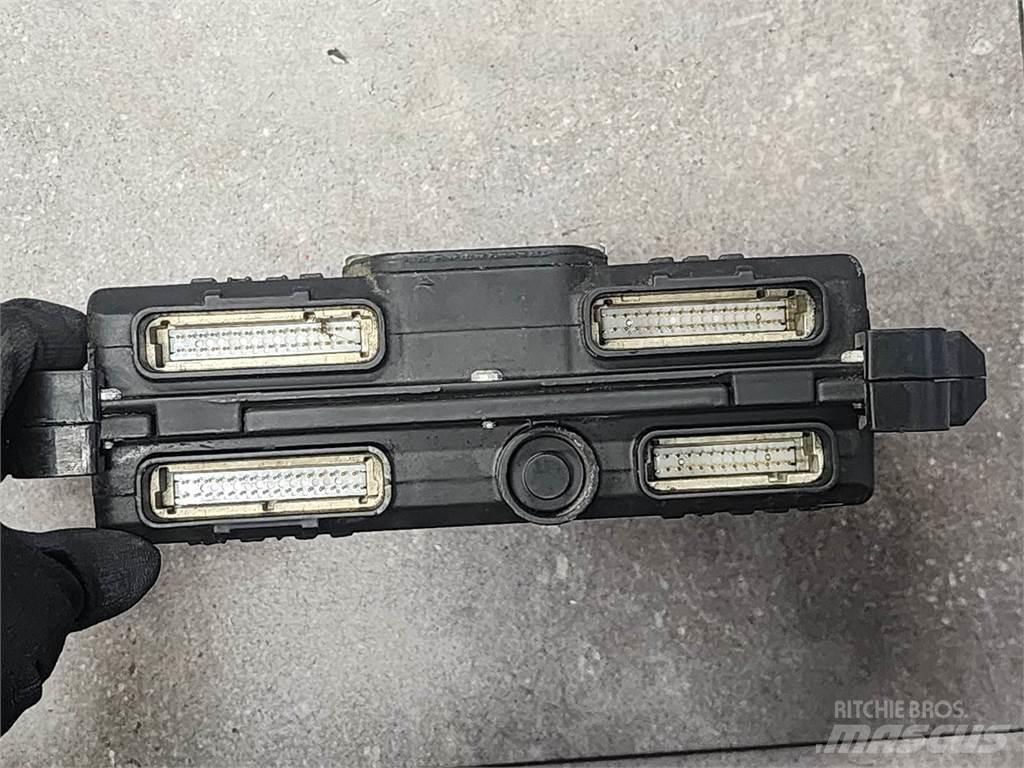 Isuzu NPR Electronics