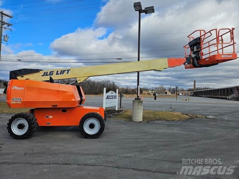JLG 600S Telescopic boom lifts