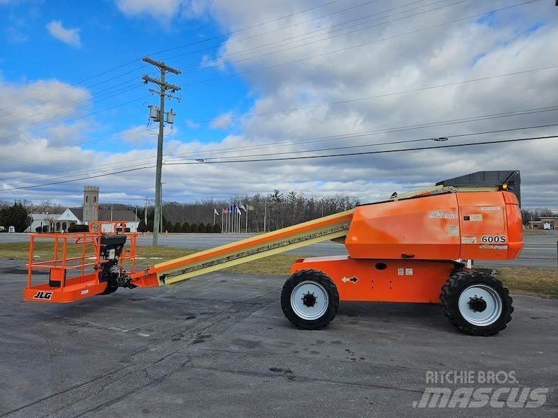 JLG 600S Telescopic boom lifts