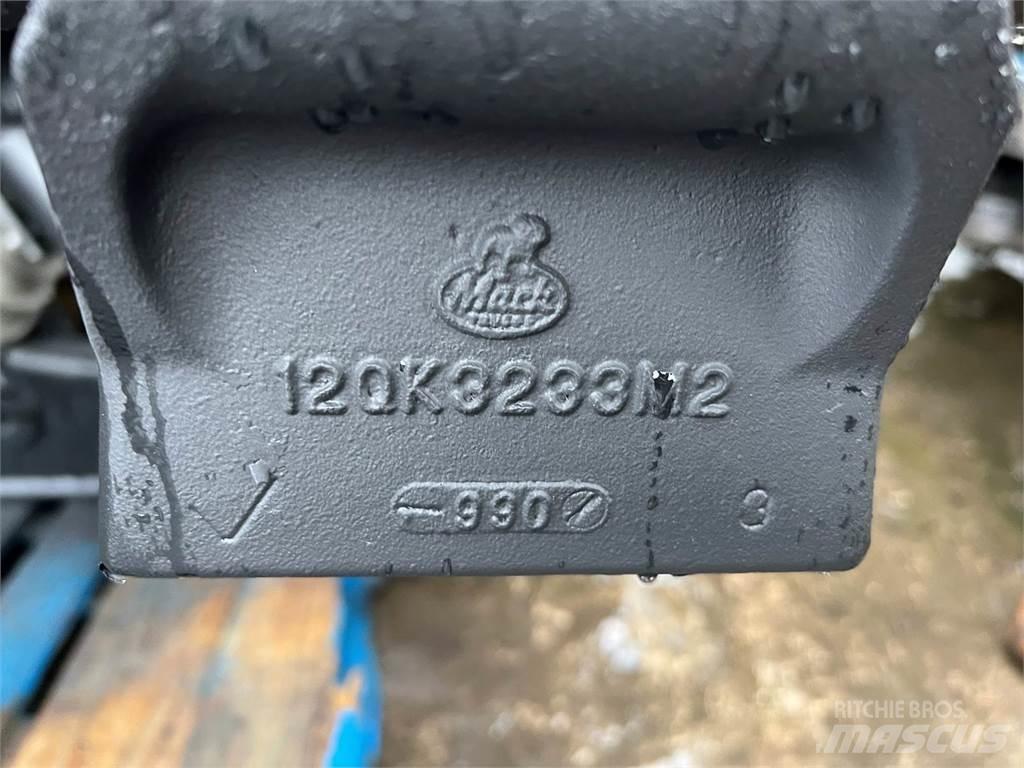 Mack  Chassis and suspension