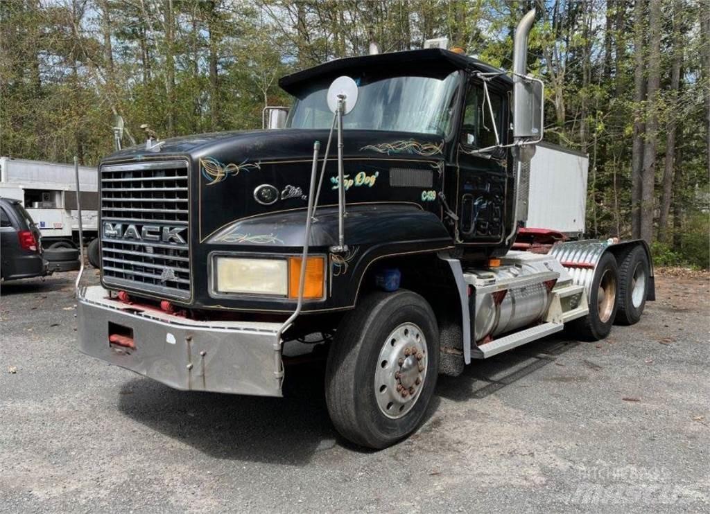 Mack CL733 Prime Movers