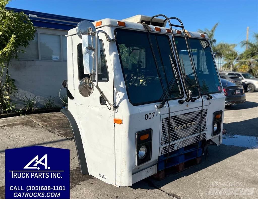 Mack LE613 Other components