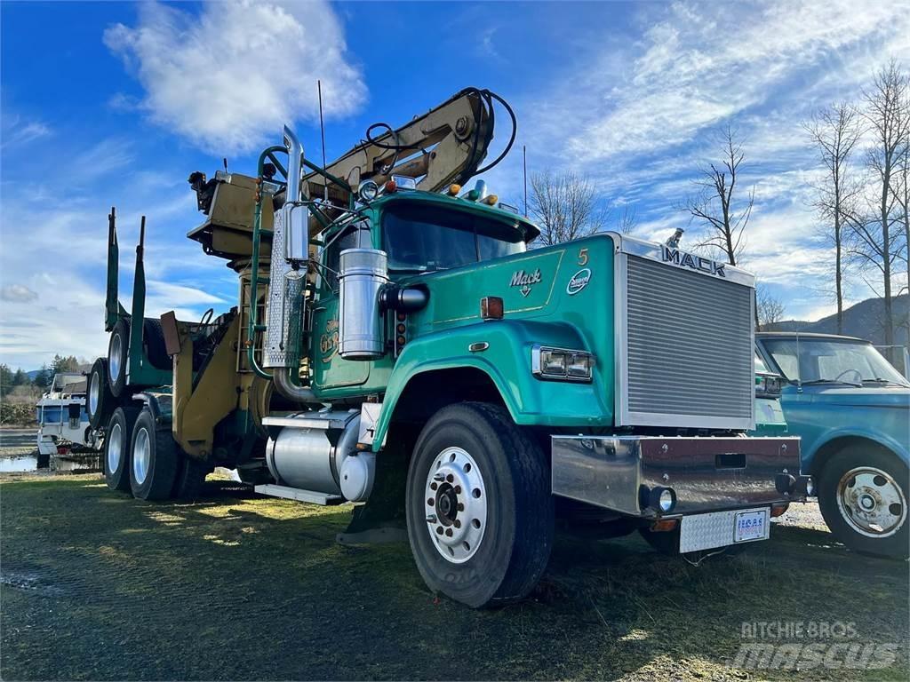 Mack RW700 Timber trucks