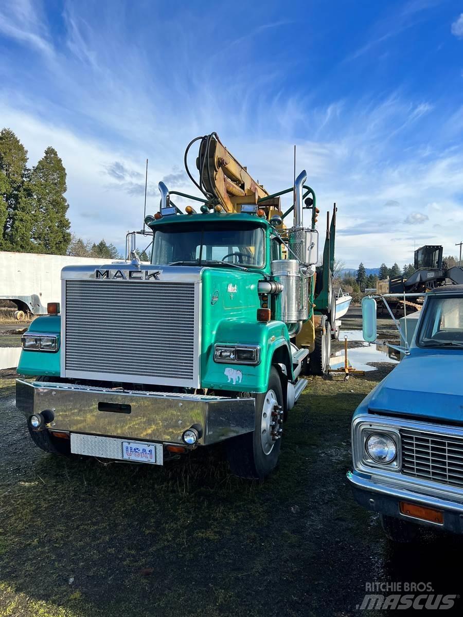 Mack RW700 Timber trucks