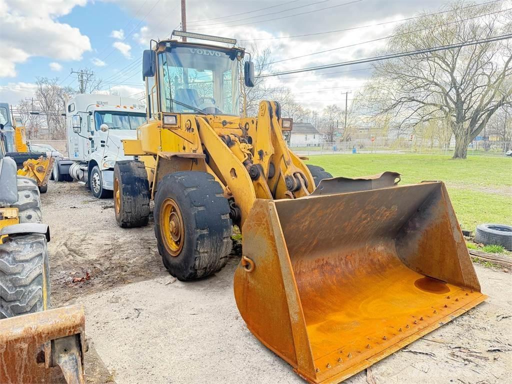Volvo L90D Wheel loaders