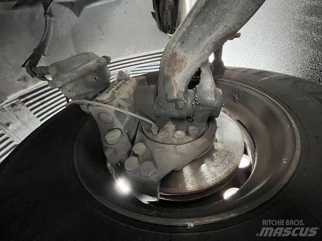Volvo VNL Axles