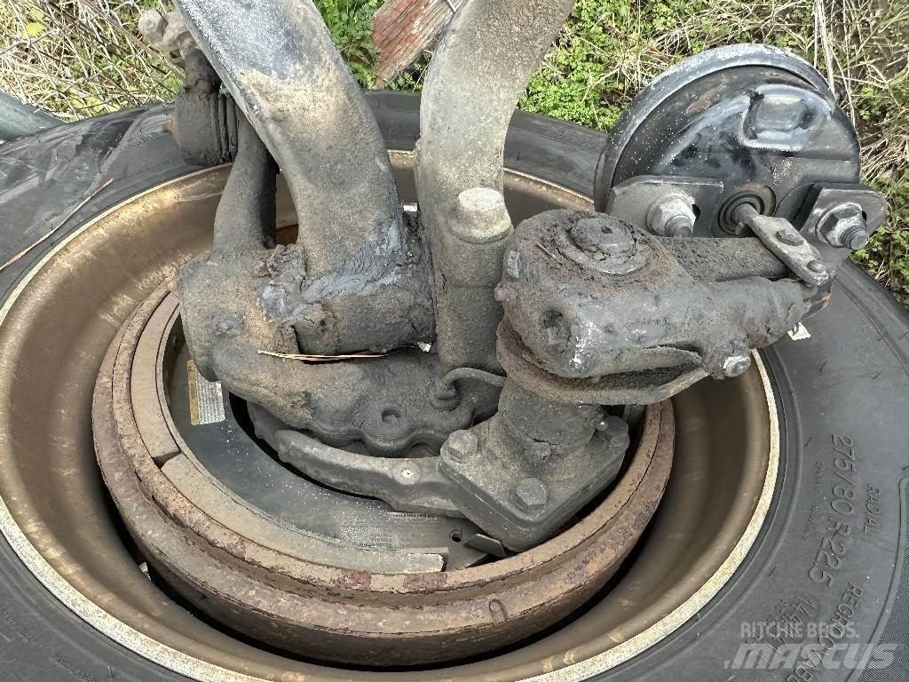 Volvo VNL Axles