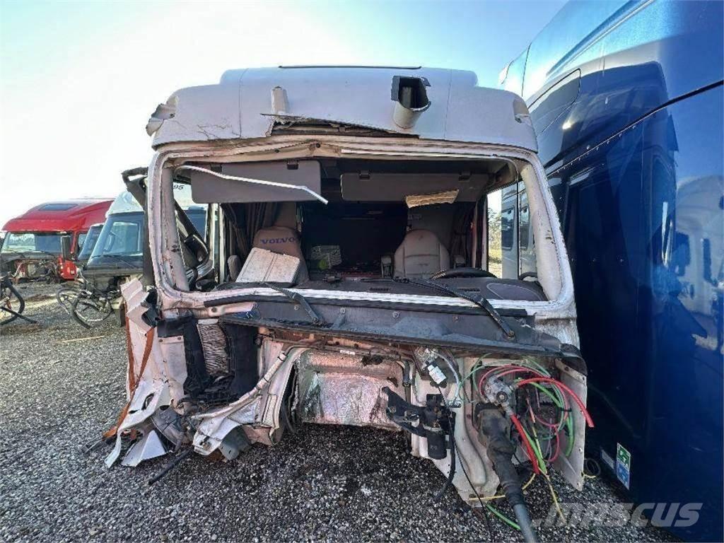 Volvo VNL Other components