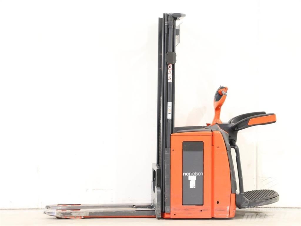 Linde D12AP/1173-01 Pedestrian stacker
