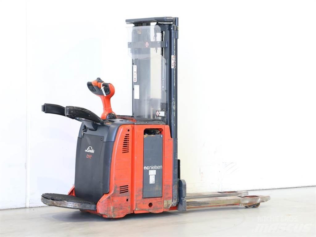 Linde D12AP/133 Pedestrian stacker