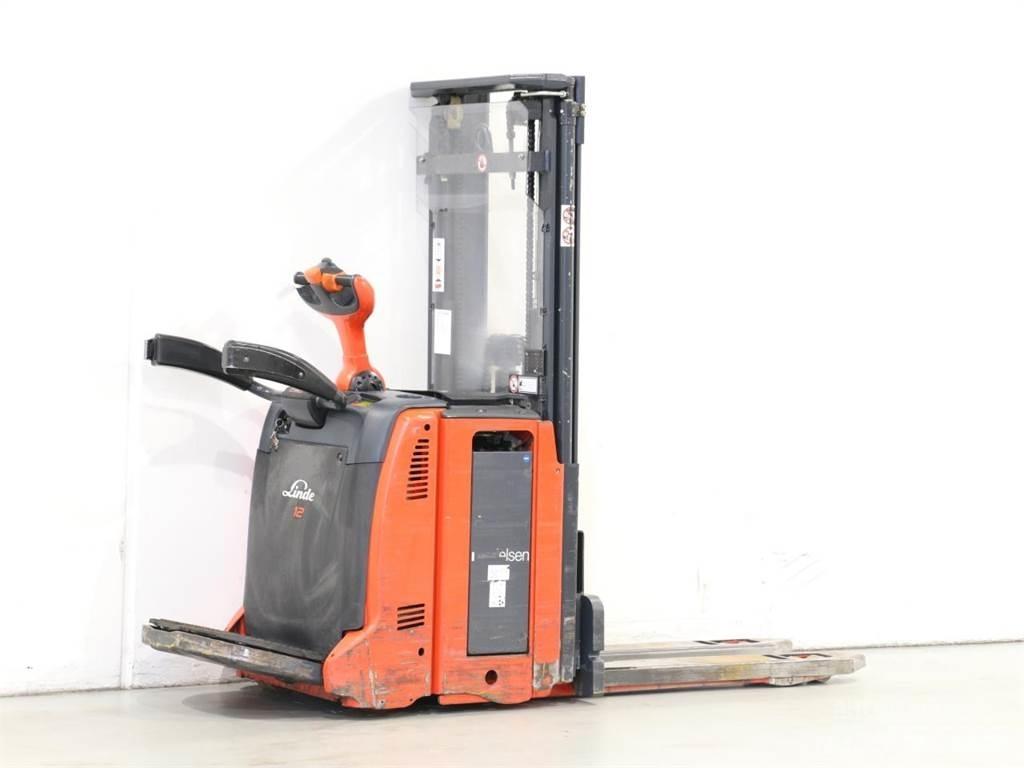 Linde D12AP/133 Pedestrian stacker