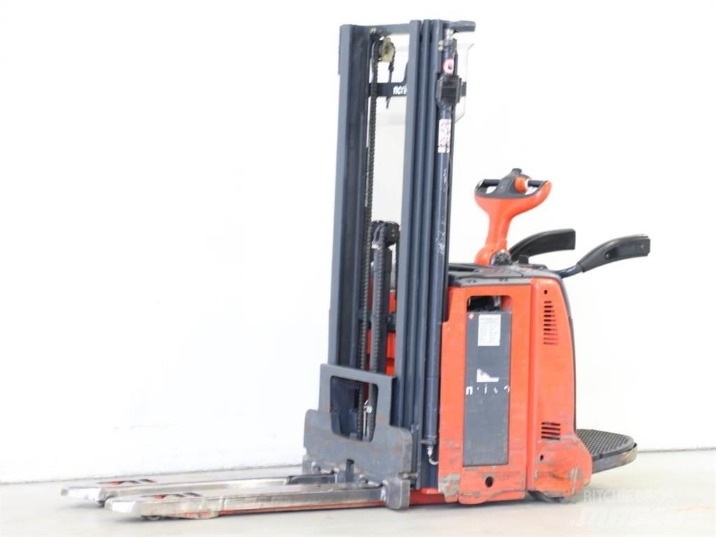 Linde D12AP/133 Pedestrian stacker
