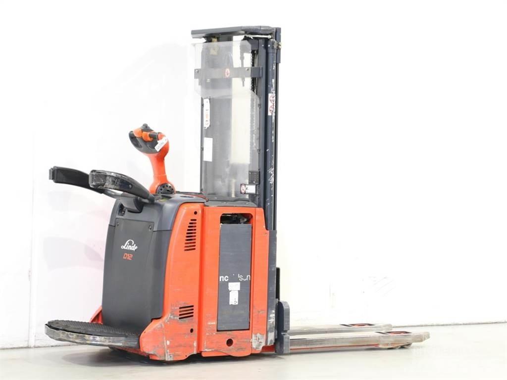 Linde D12AP/133 Pedestrian stacker