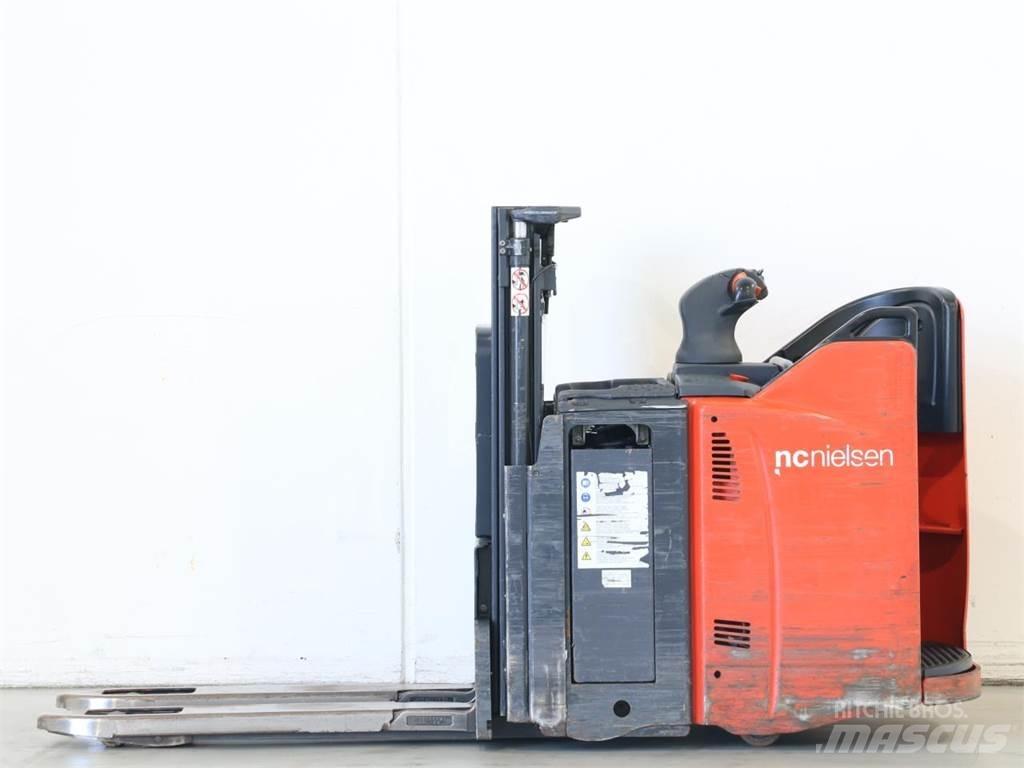 Linde D12HPSP/133 Pedestrian stacker