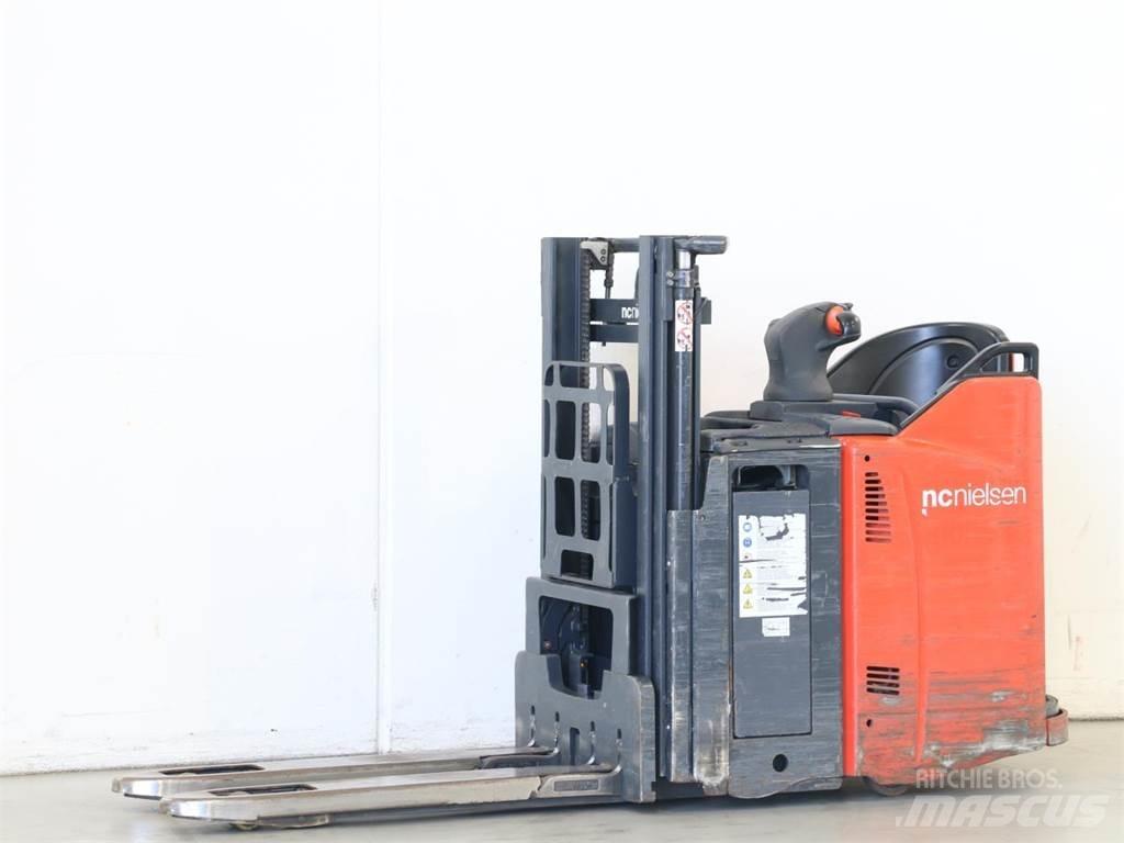 Linde D12HPSP/133 Pedestrian stacker