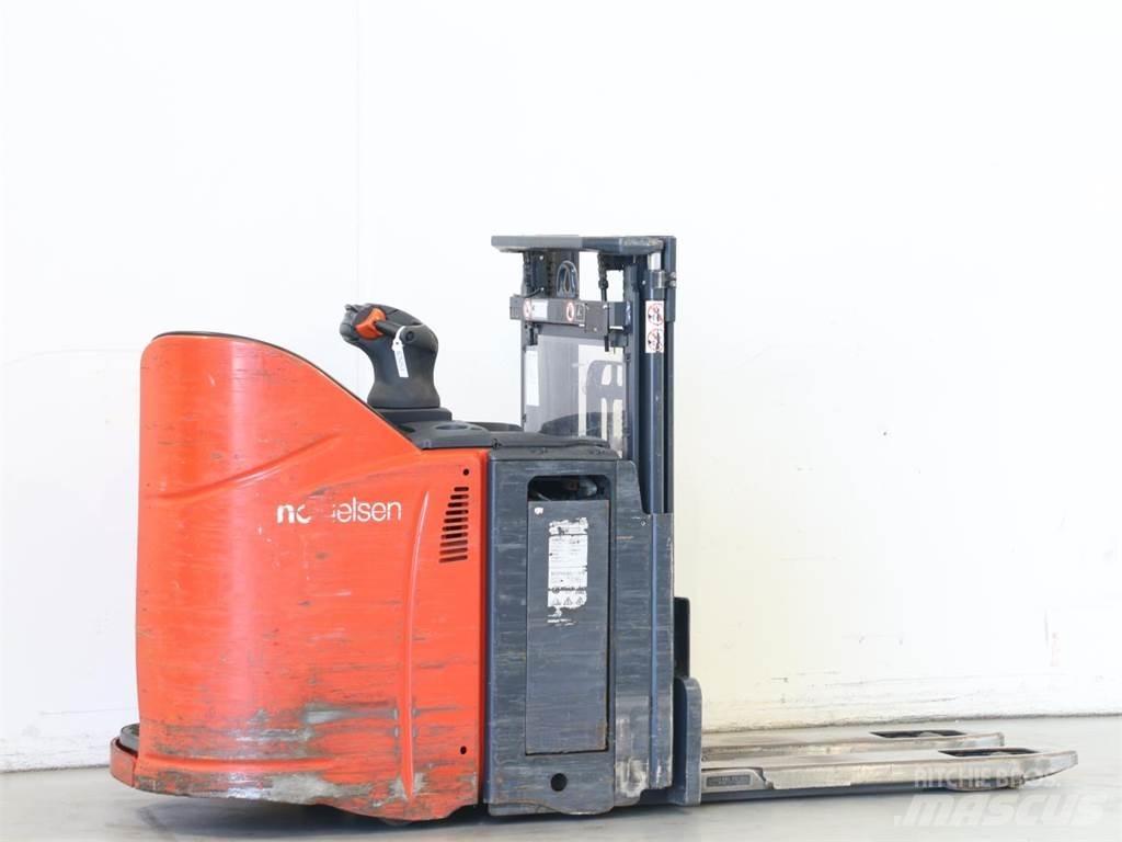 Linde D12HPSP/133 Pedestrian stacker