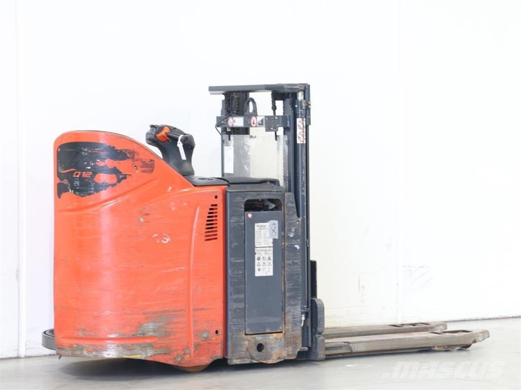 Linde D12SP/133 Pedestrian stacker