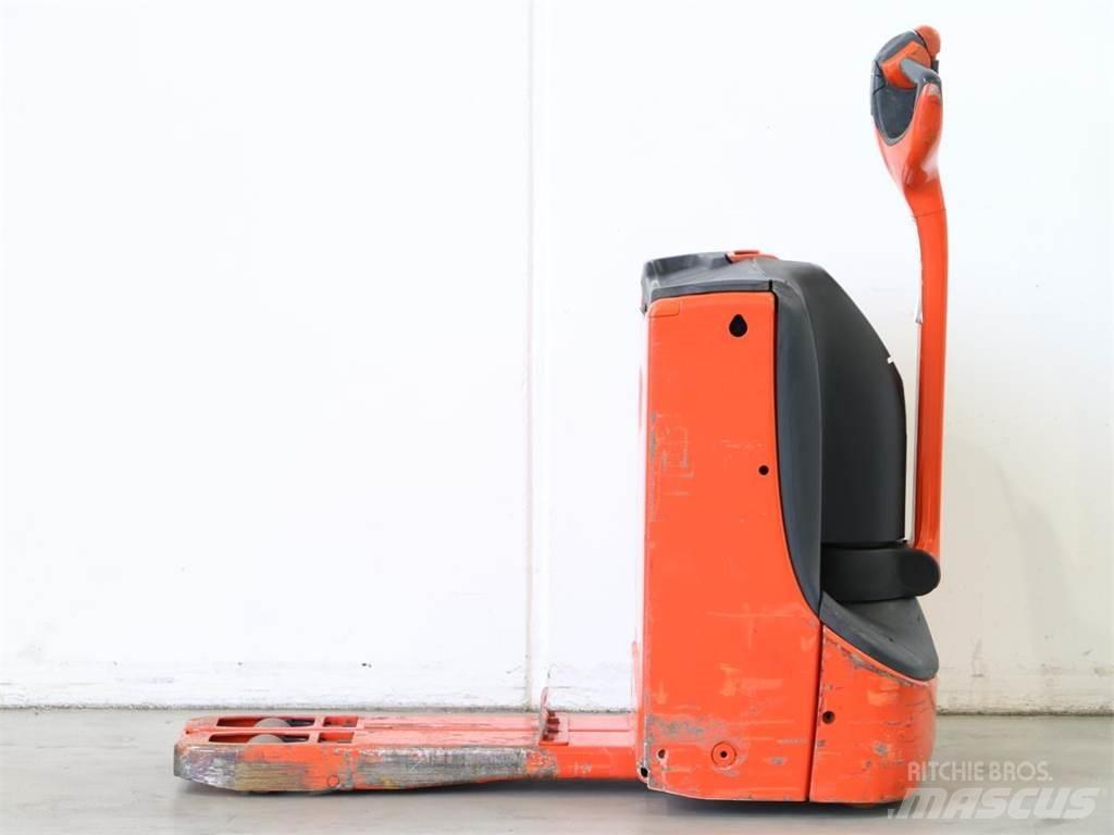 Linde T16/1152 Pedestrian stacker