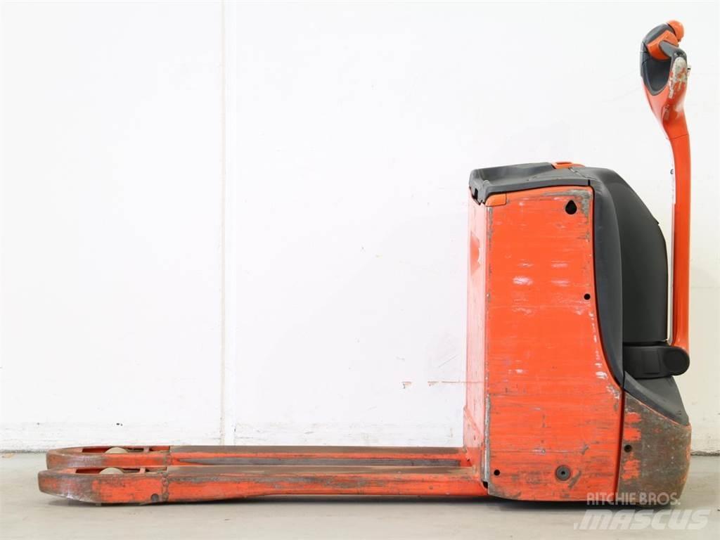 Linde T16/1152 Pedestrian stacker