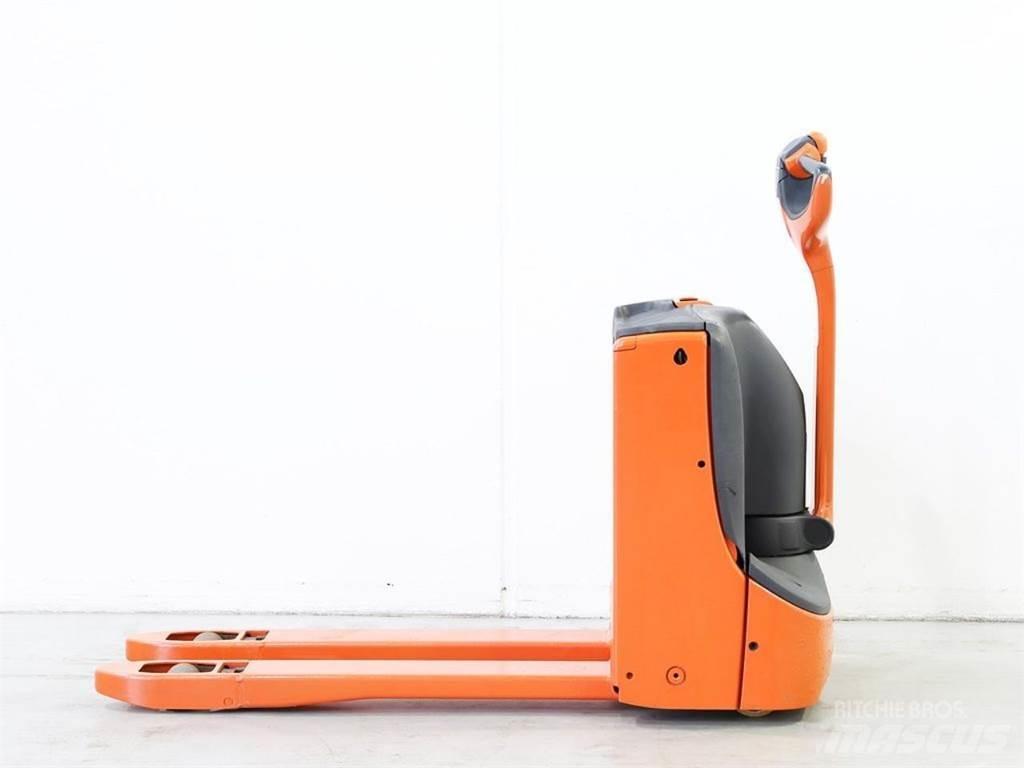 Linde T16/1152 Pedestrian stacker