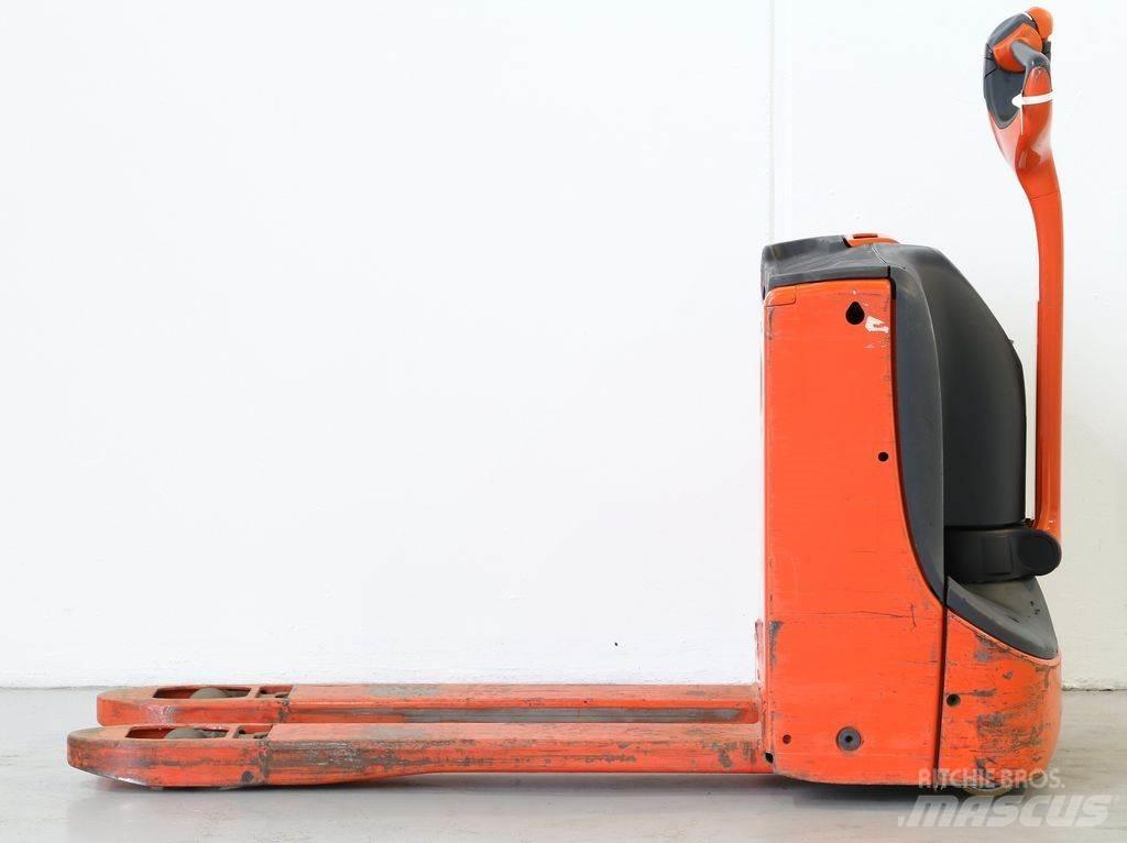 Linde T16/1152 Pedestrian stacker