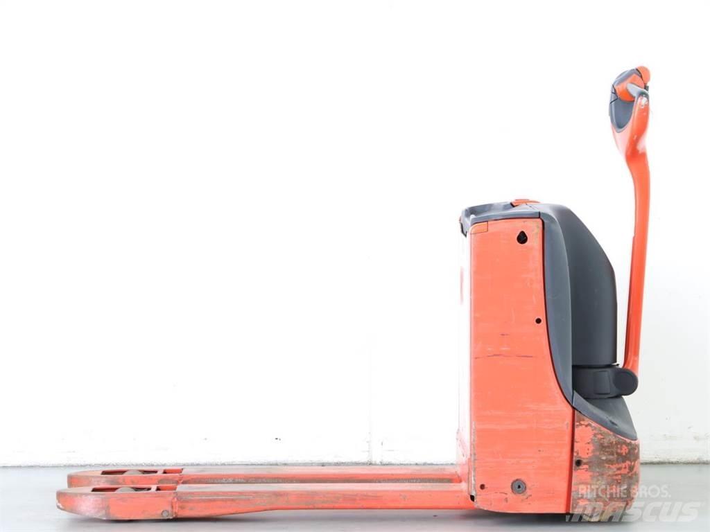 Linde T16/1152 Pedestrian stacker