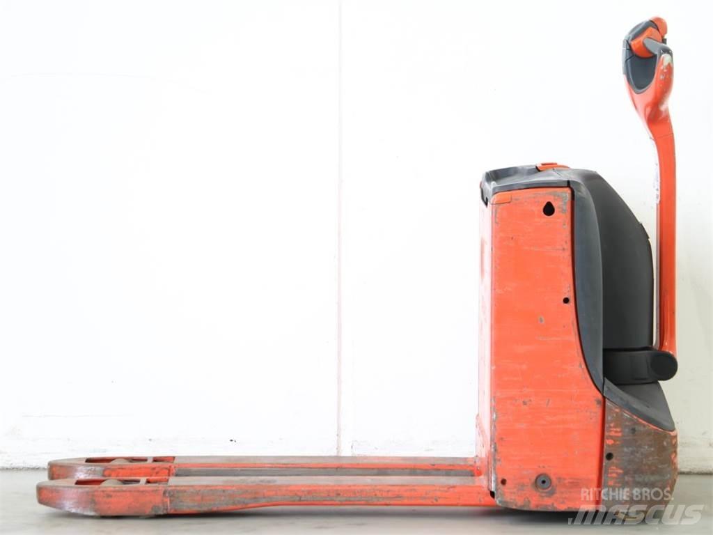 Linde T16/1152 Pedestrian stacker