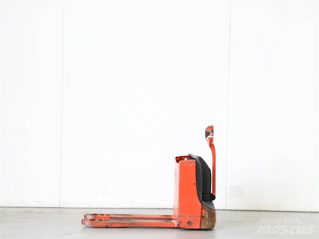 Linde T16/1152 Pedestrian stacker