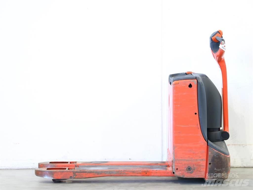 Linde T16/1152 Pedestrian stacker