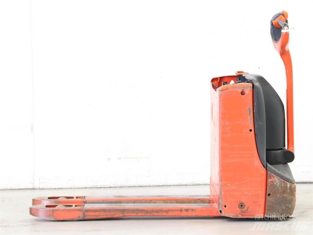 Linde T16/1152 Pedestrian stacker