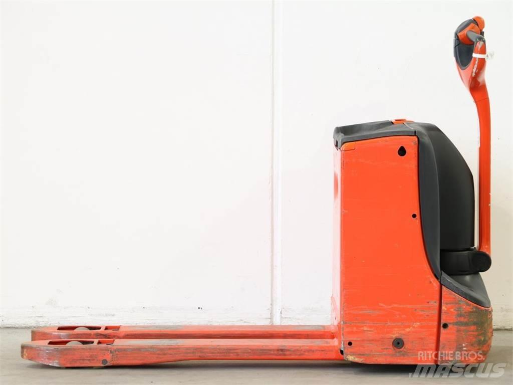 Linde T16/1152 Pedestrian stacker