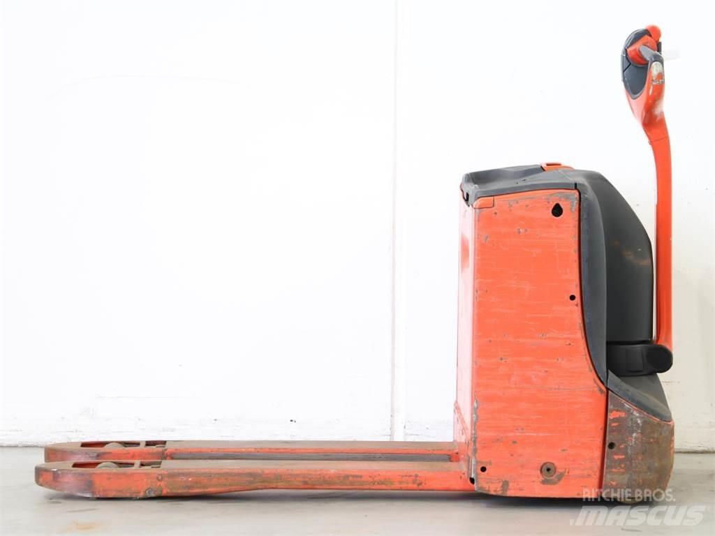 Linde T16/1152 Pedestrian stacker