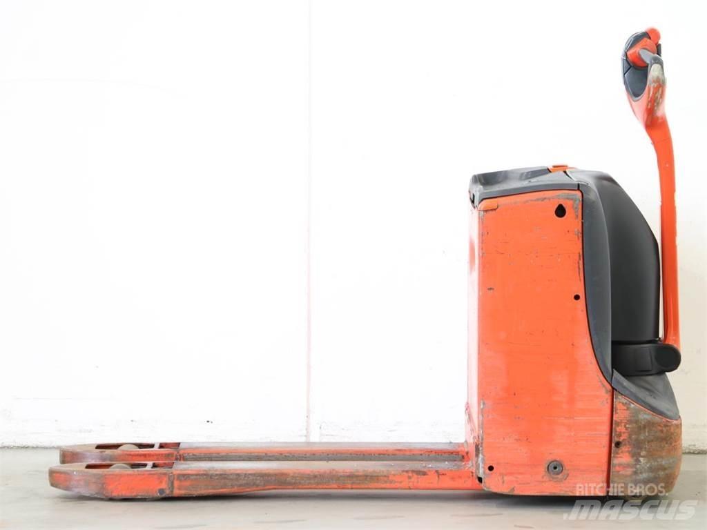 Linde T16/1152 Pedestrian stacker