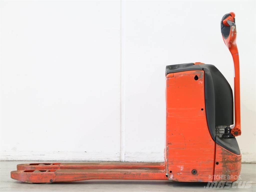 Linde T16/1152 Pedestrian stacker