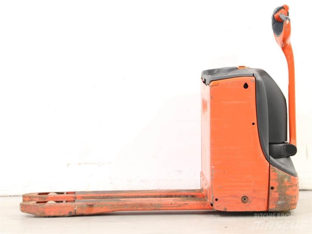 Linde T16/1152 Pedestrian stacker