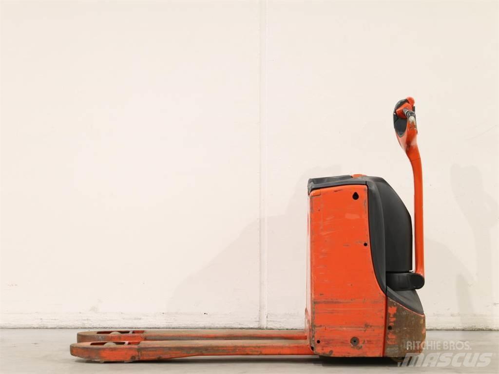 Linde T16/1152 Pedestrian stacker