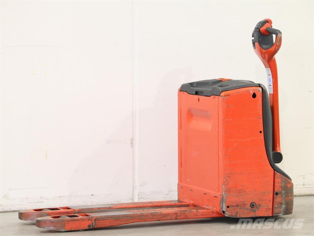 Linde T16/1152 Pedestrian stacker