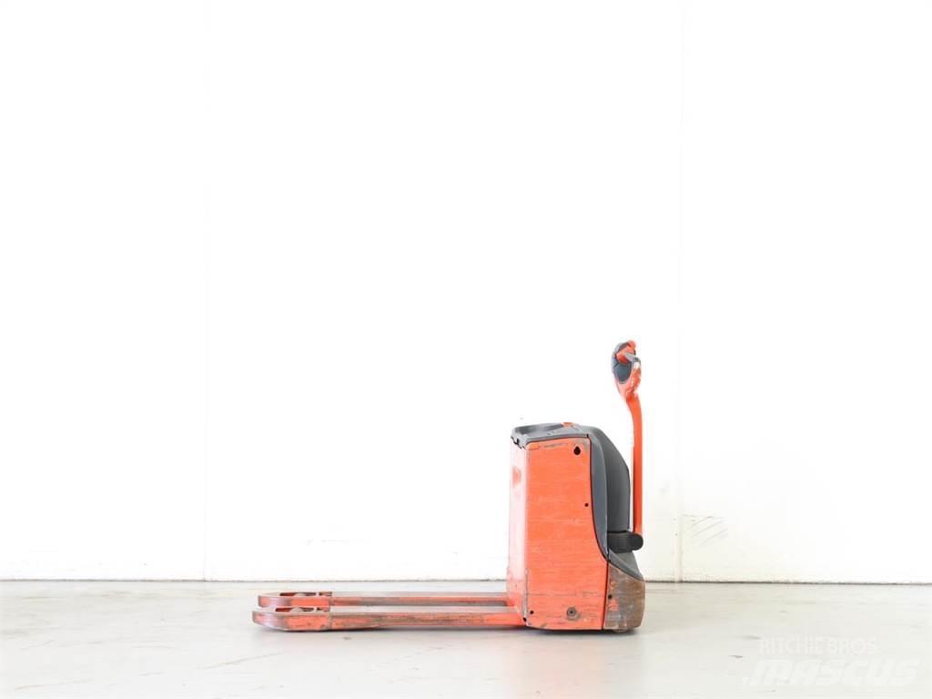 Linde T16/1152 Pedestrian stacker