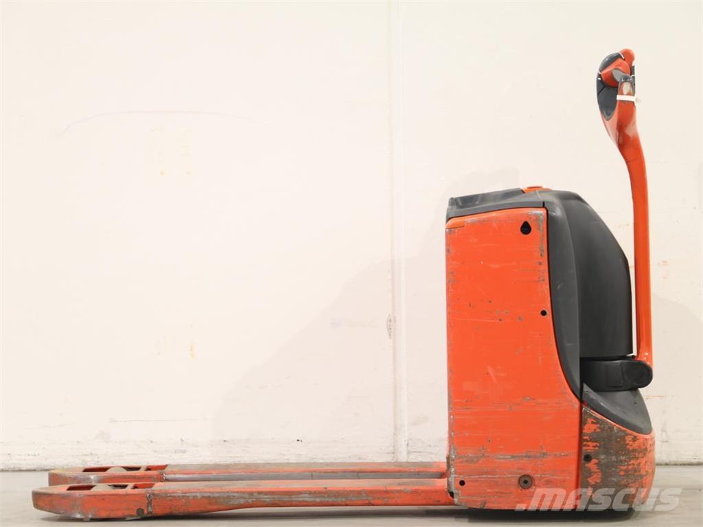 Linde T16/1152 Pedestrian stacker