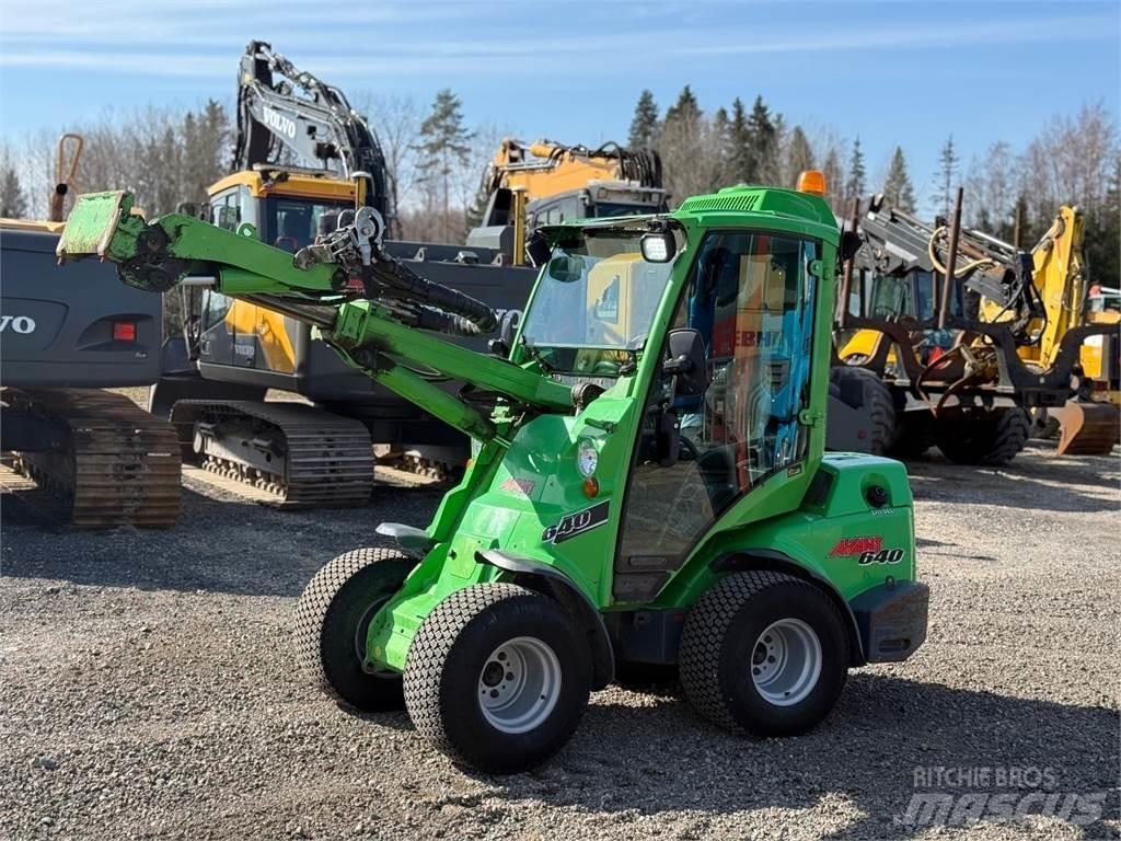 Avant 640 DLX Mini loaders