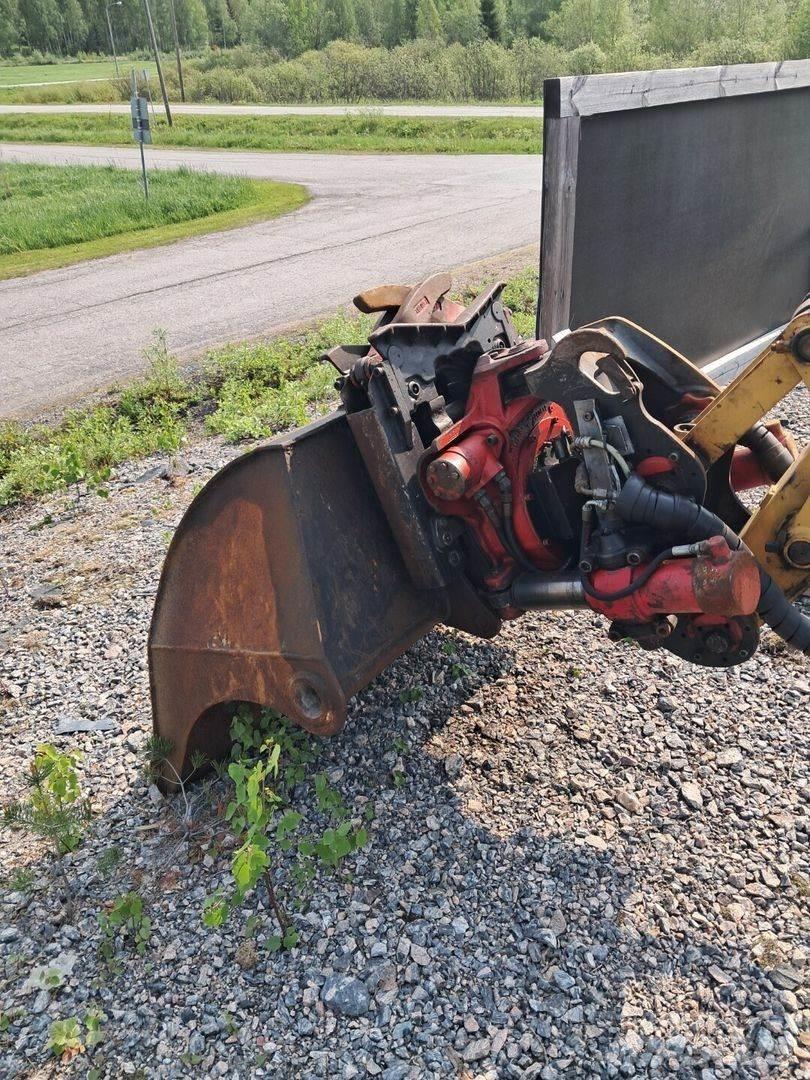 CAT 305 Mini excavators < 7t (Mini diggers)